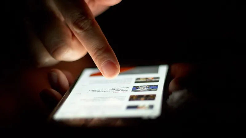 That Trend Didn't Go Viral By Accident — Here's How to Tell When You're Being Played